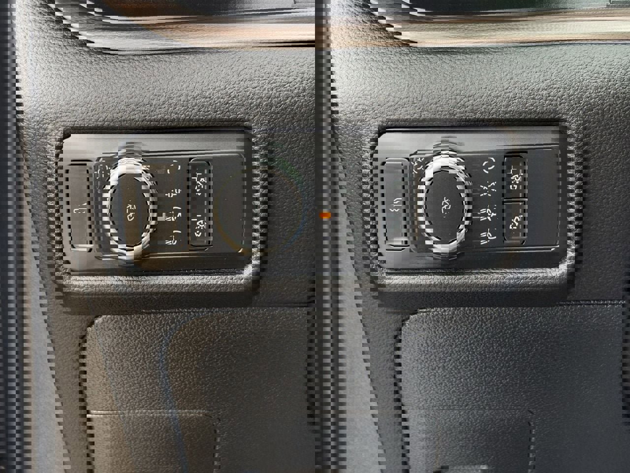 Used 2022 Ford Explorer Limited w/ Equipment Group 301A image 24