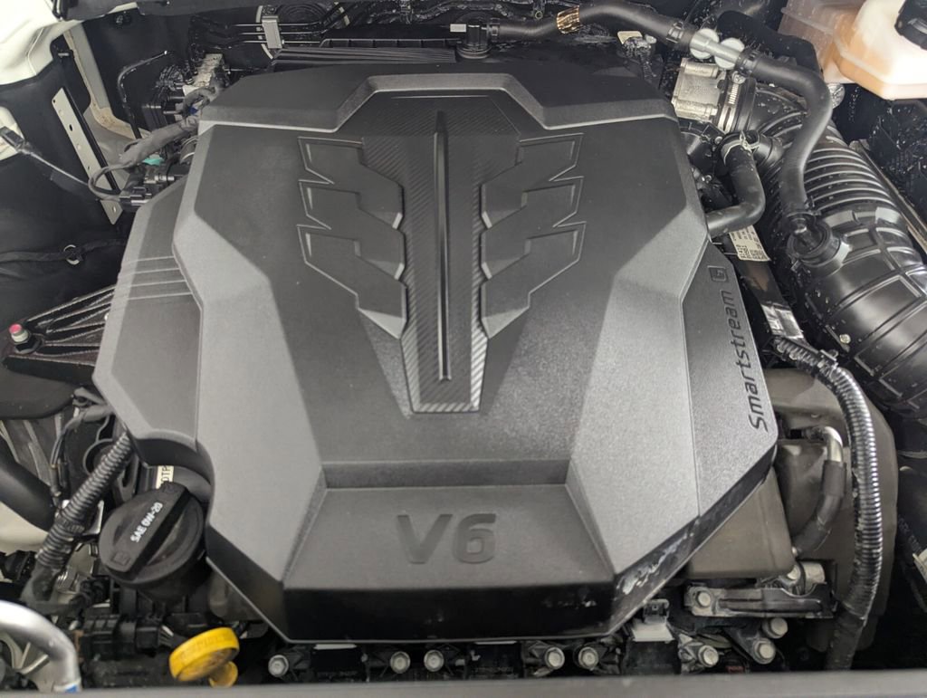 Used 2024 Kia Carnival LX image 10