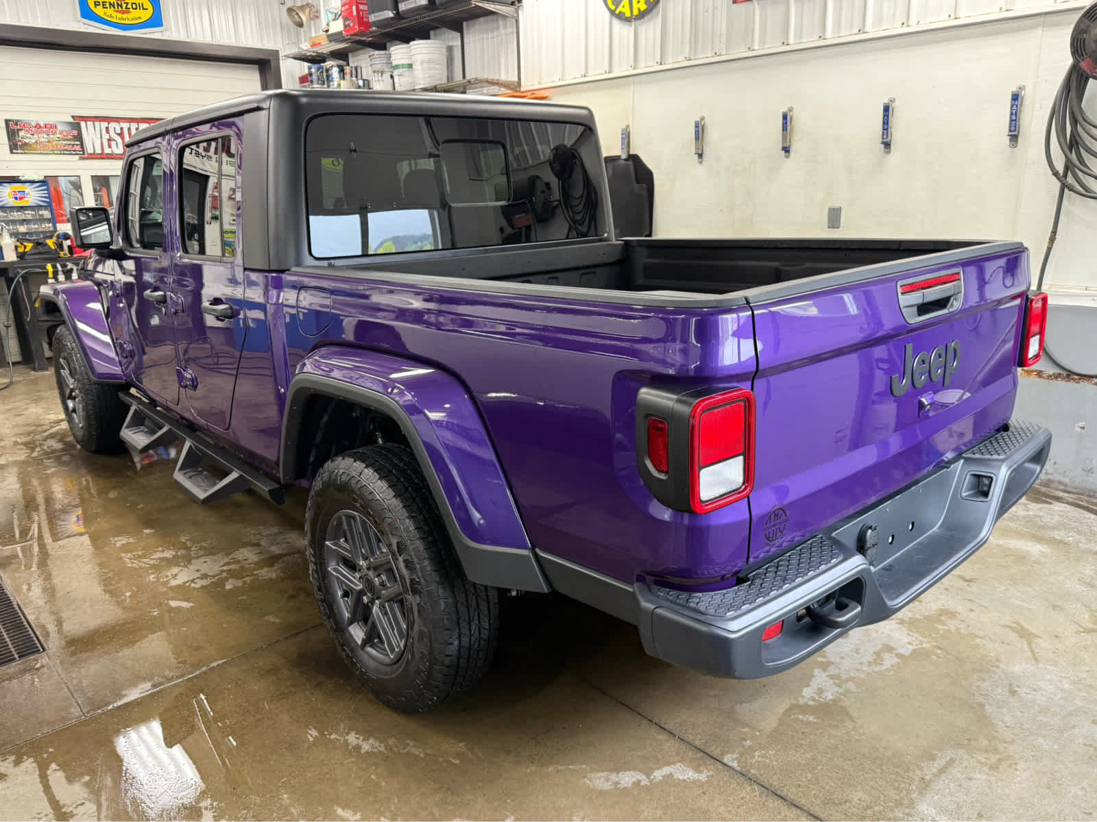 Used 2026 Jeep Gladiator Sport AWD/4WD image 5