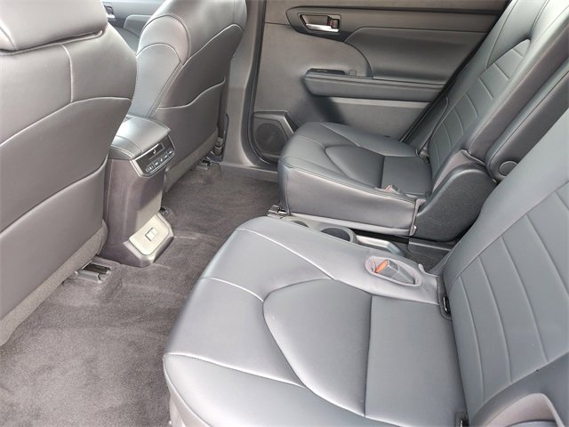 Used 2023 Toyota Highlander XLE image 31