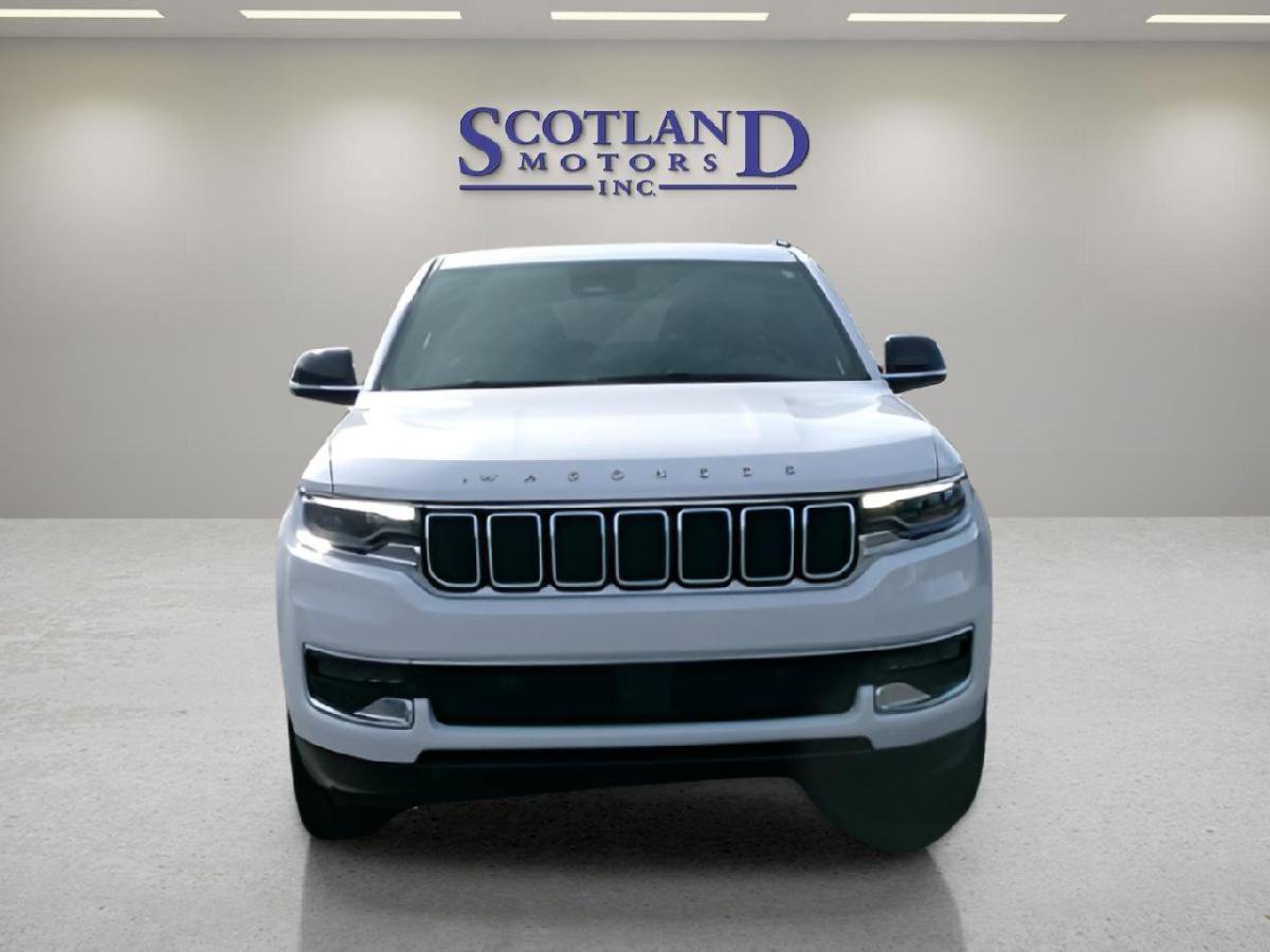 Used 2025 Jeep Wagoneer 4WD image 3