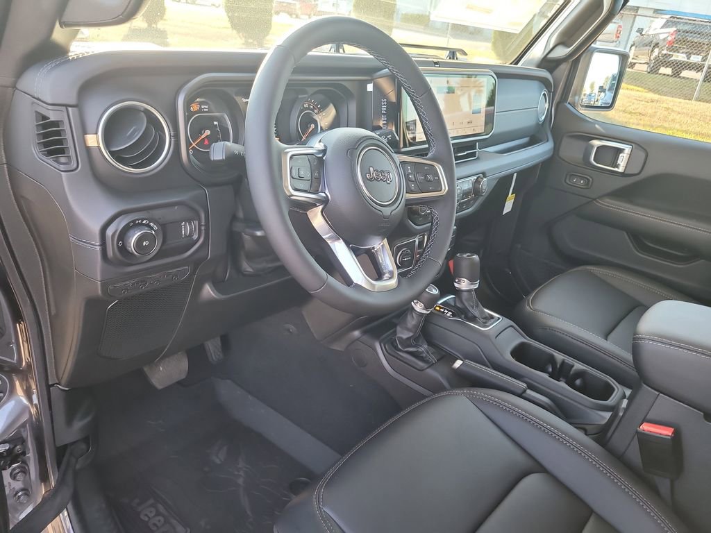 New 2026 Jeep Wrangler Unlimited Sahara AWD/4WD image 18