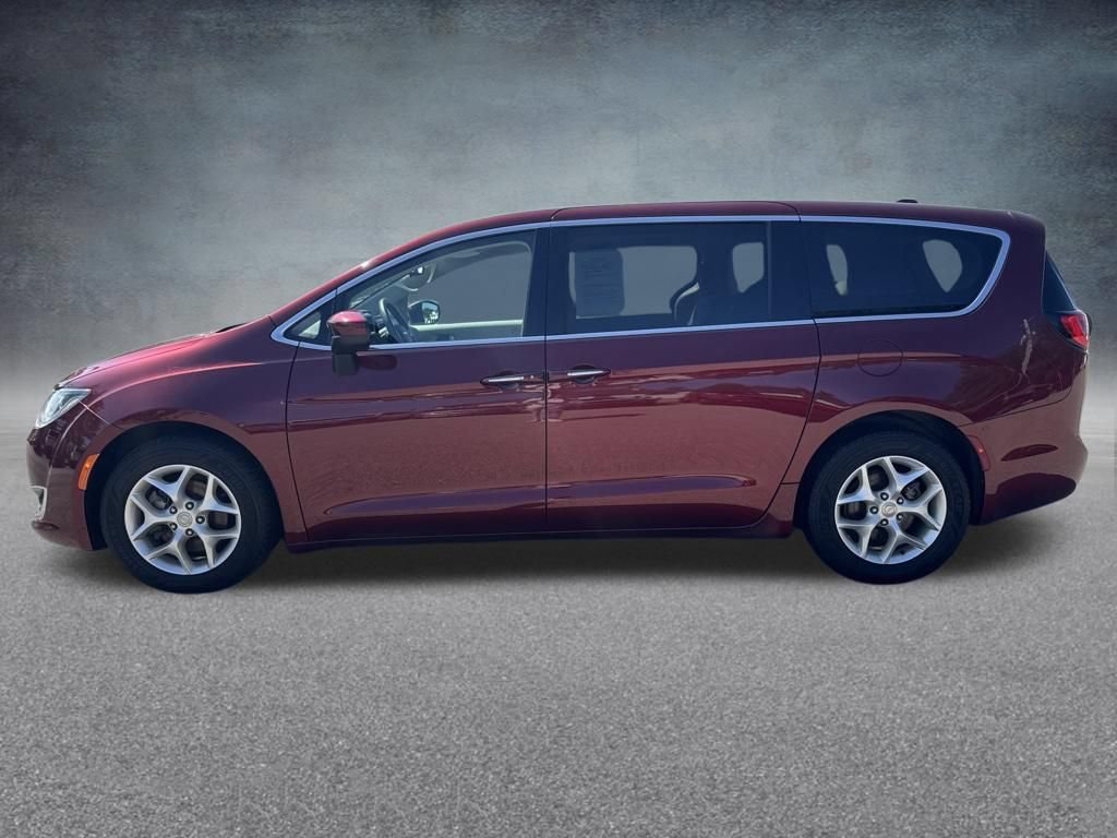 Used 2017 Chrysler Pacifica Touring Plus w/ Tire & Wheel Group FWD image 3