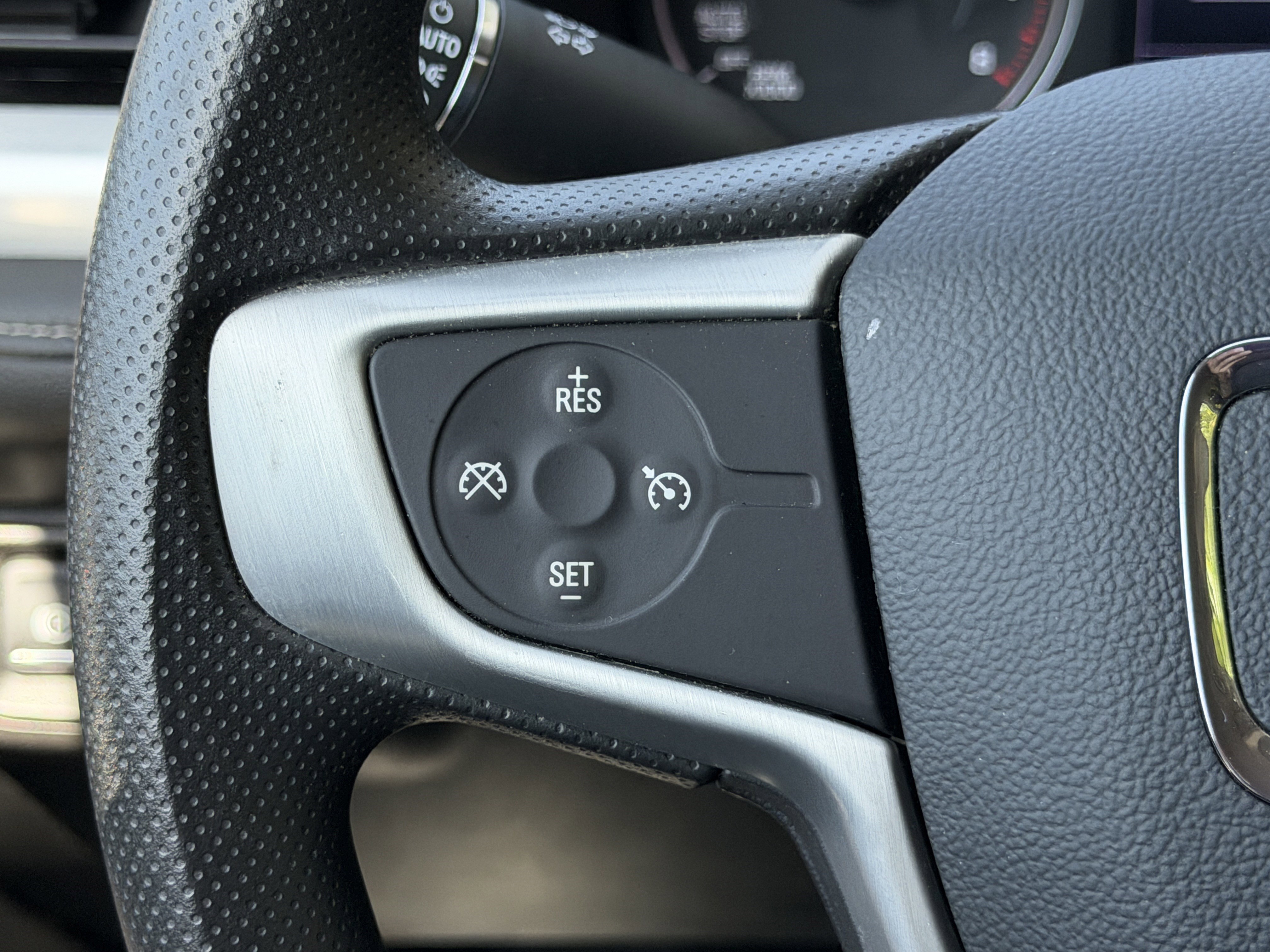 Used 2021 GMC Acadia SLE image 30