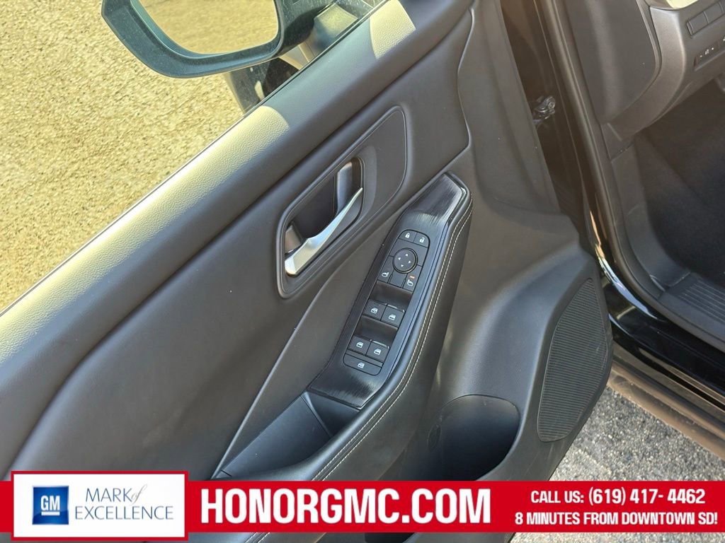 Used 2024 Nissan Rogue SV image 15