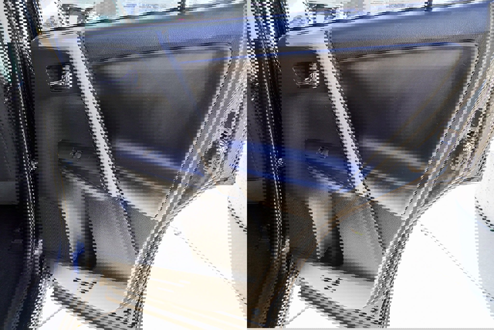 Used 2018 Toyota RAV4 XLE image 29