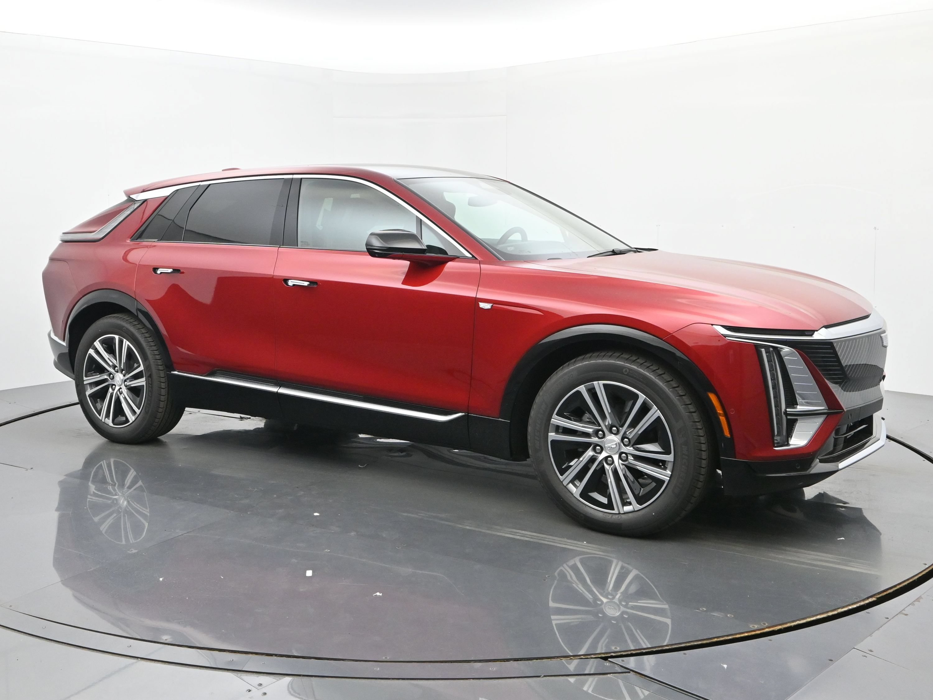 New 2026 Cadillac Lyriq Luxury w/ LPO, Floor Liner Package AWD/4WD image 7
