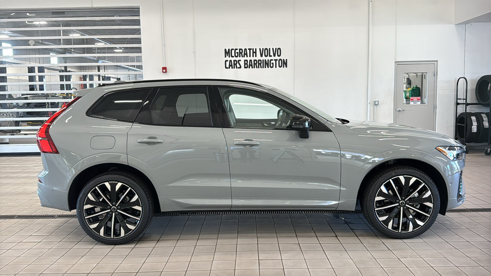 New 2026 Volvo XC60 B5 Ultra w/ Protection Package Premier AWD/4WD image 4