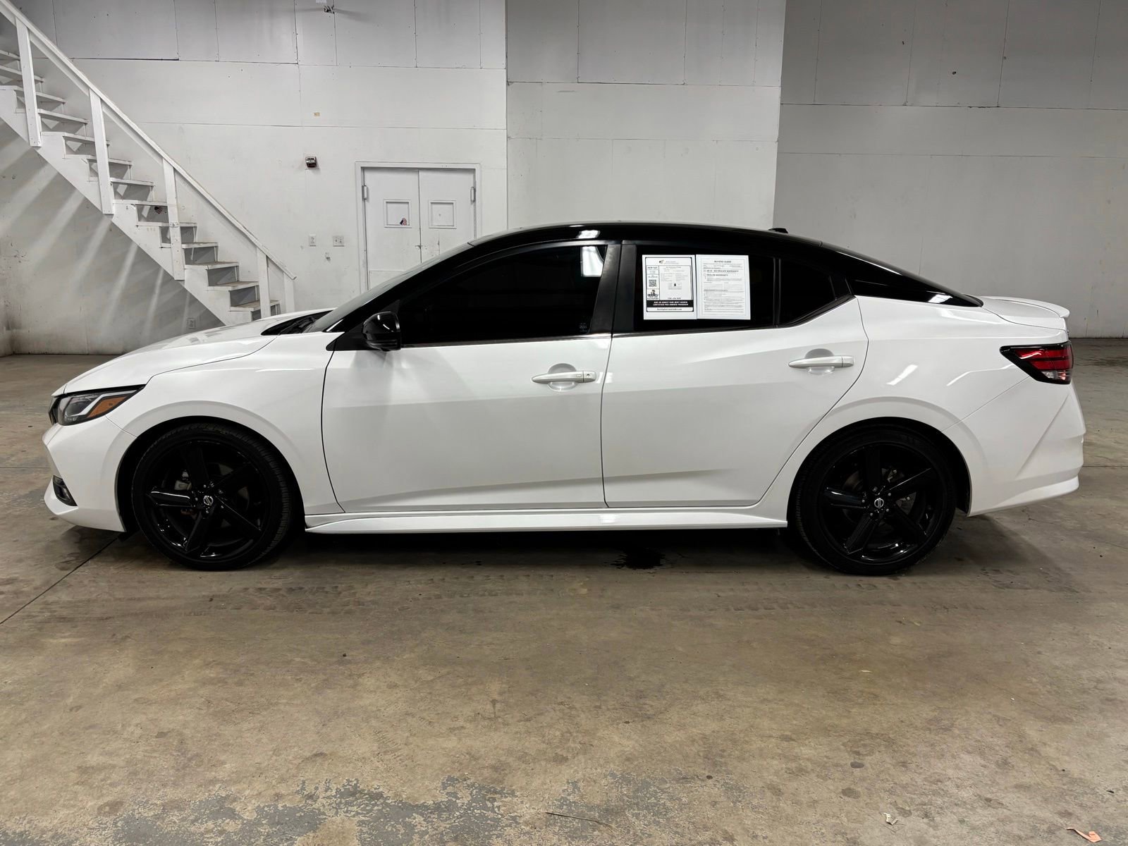 Used 2023 Nissan Sentra SR w/ SR Premium Package FWD image 4