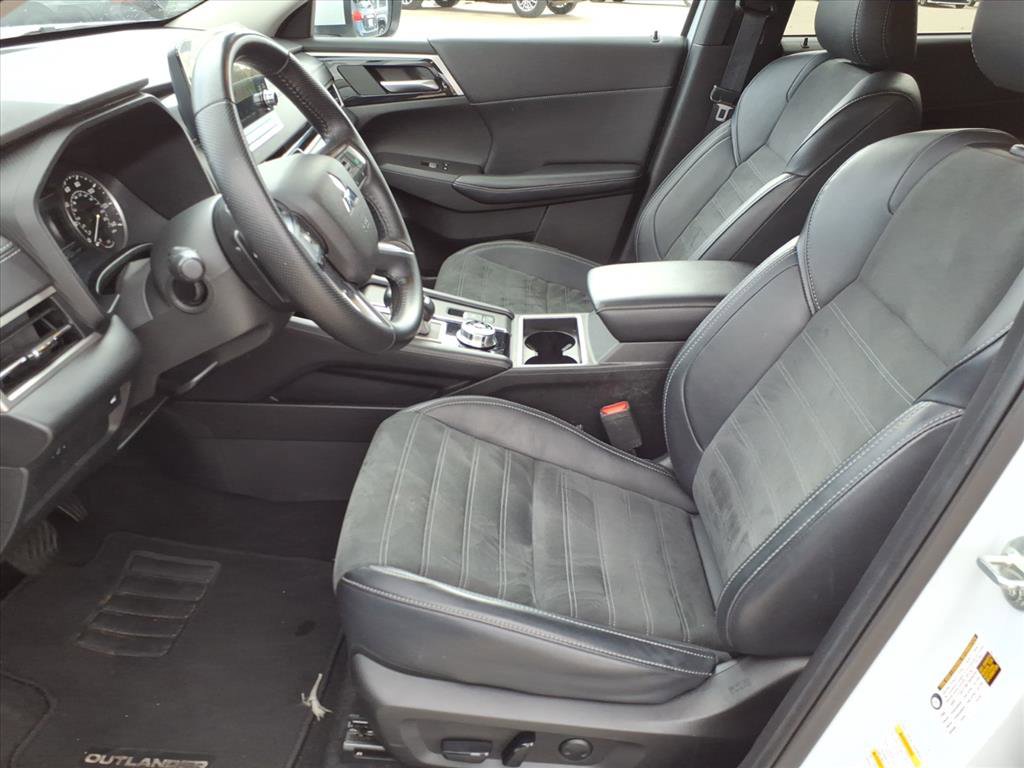 Used 2024 Mitsubishi Outlander SE image 32