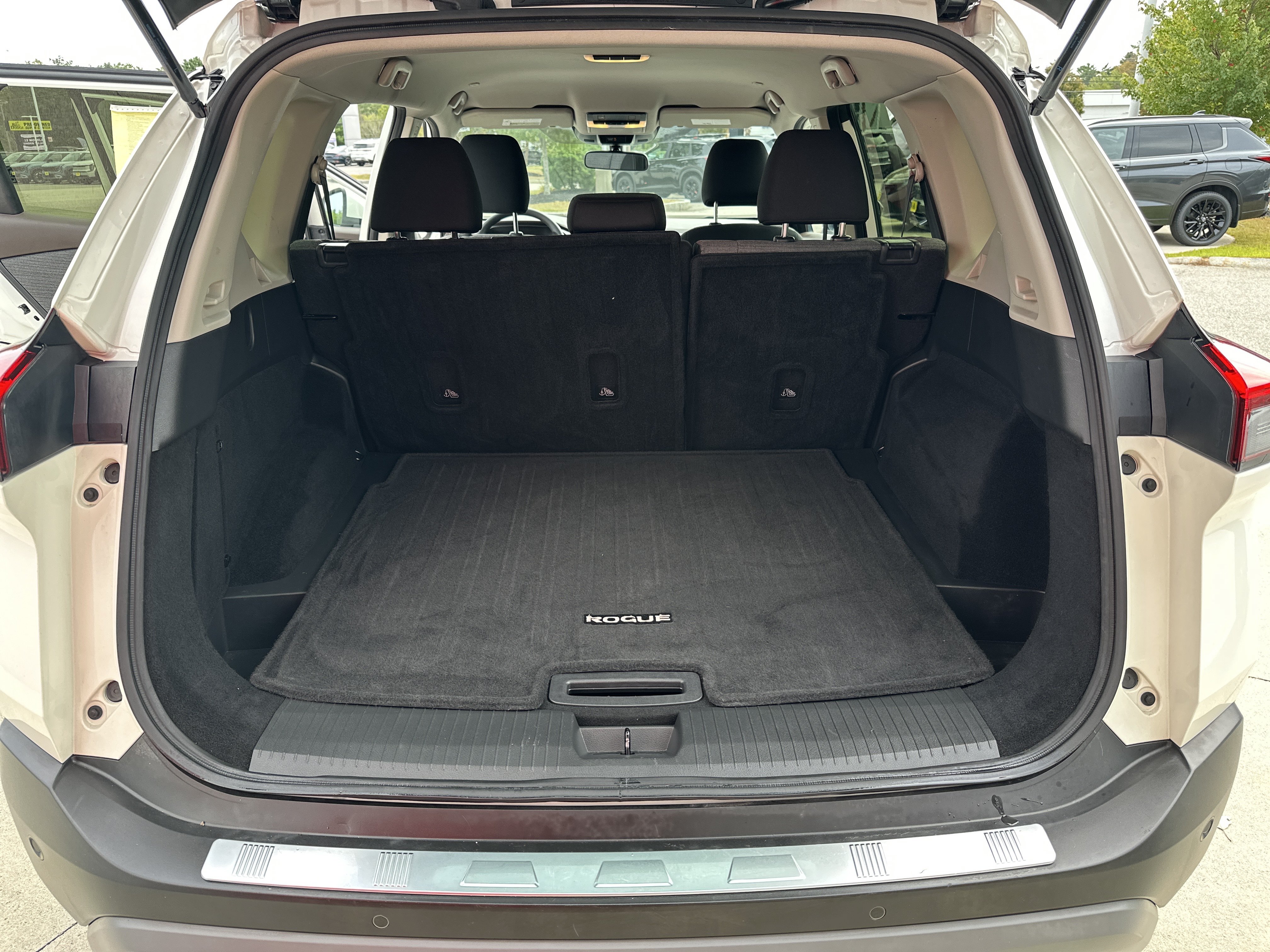 Certified 2023 Nissan Rogue SV AWD/4WD image 17