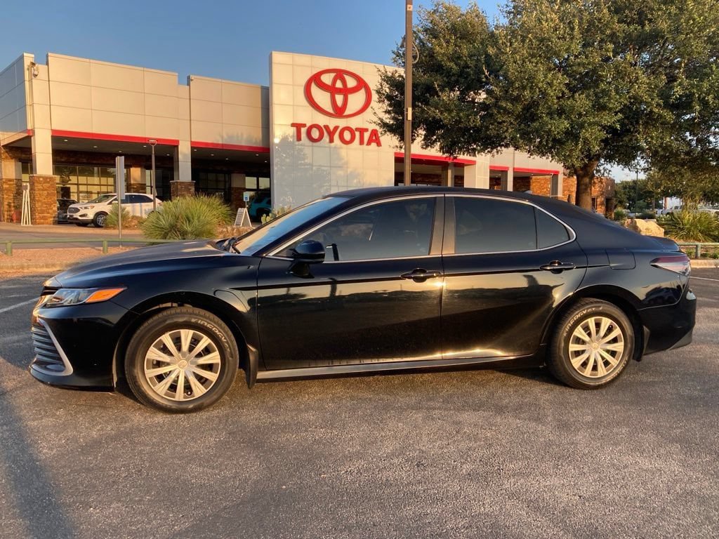 Certified 2022 Toyota Camry LE FWD image 7
