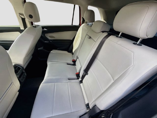 Used 2018 Volkswagen Tiguan SE w/ Panoramic Sunroof Package AWD/4WD image 31