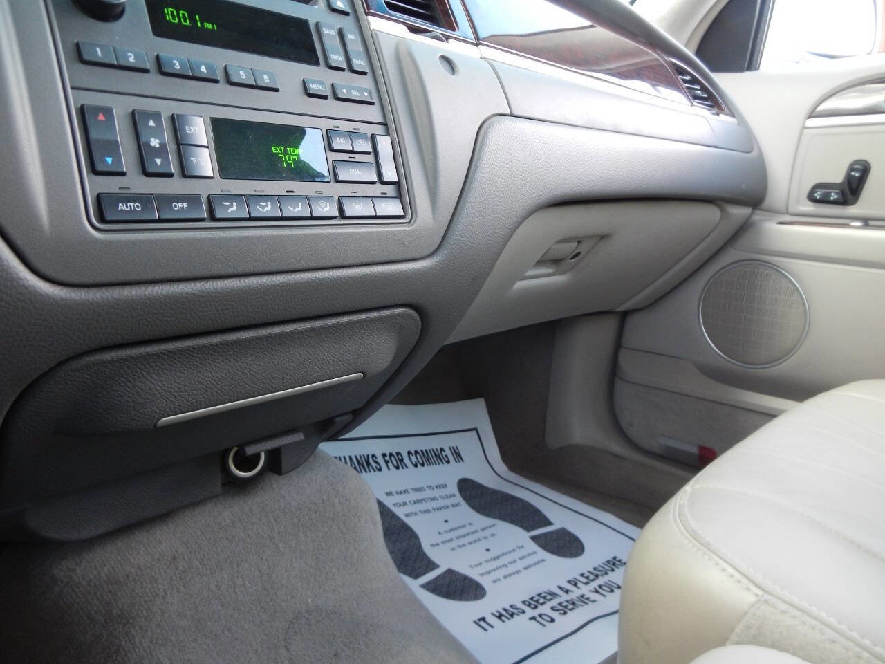 Used 2007 Lincoln Town Car Signature image 38