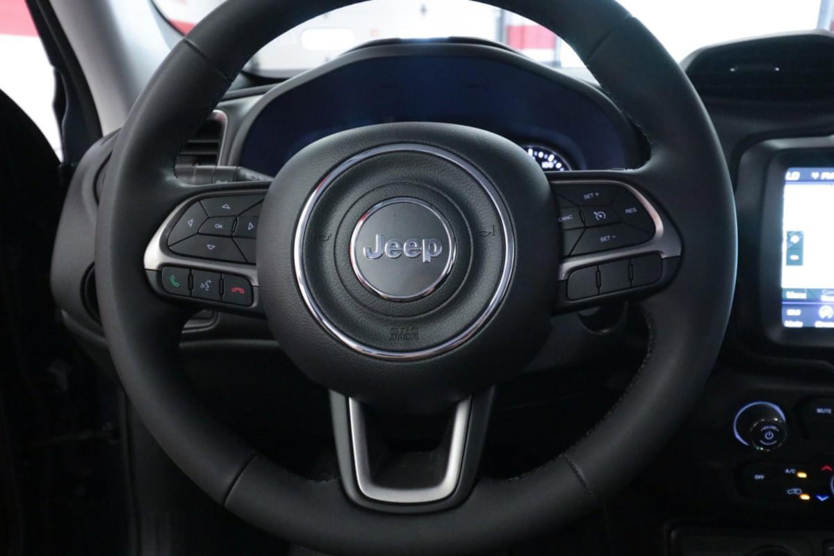 Used 2022 Jeep Renegade Latitude AWD/4WD image 14