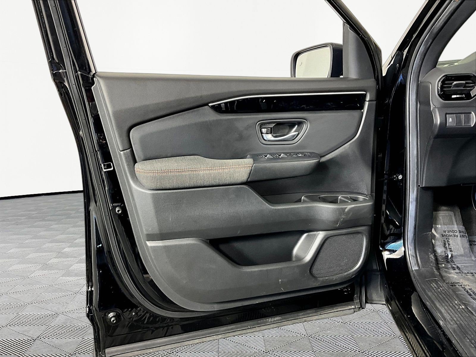 Used 2025 Honda Pilot Sport image 20