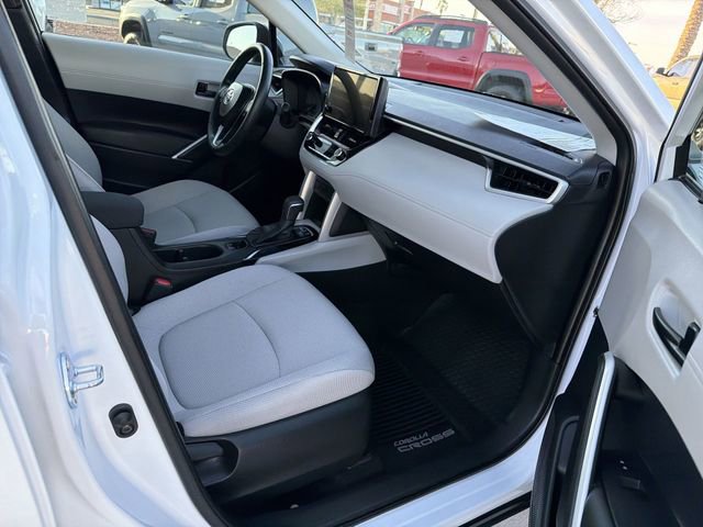 Certified 2025 Toyota Corolla Cross LE w/ Moonroof Package FWD image 27