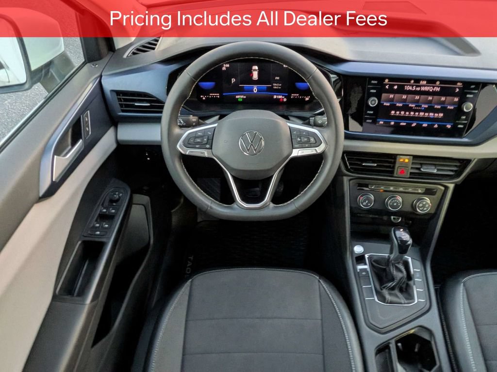Used 2022 Volkswagen Taos SE w/ Panoramic Sunroof Package FWD image 16