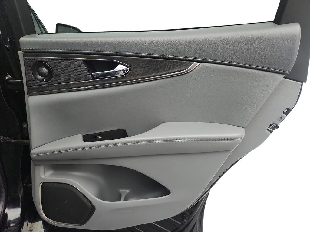 Used 2019 Lincoln Nautilus Reserve image 31