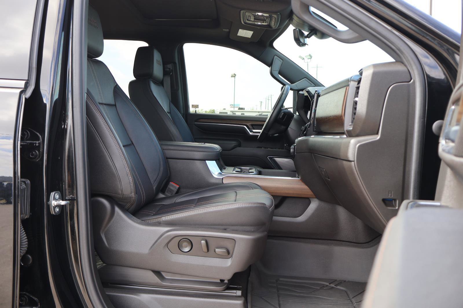 Used 2024 Chevrolet Silverado 2500 High Country w/ High Country Premium Package image 40