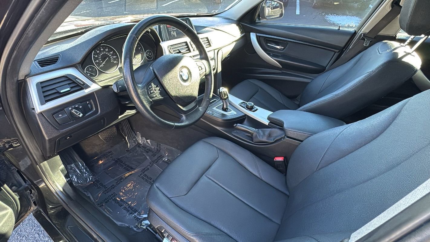 Used 2018 BMW 320i xDrive Sedan image 10