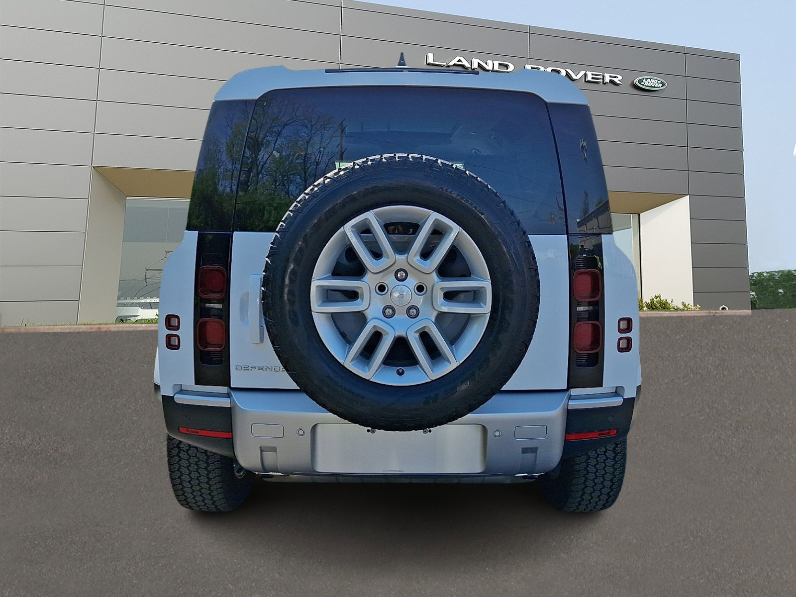Used 2025 Land Rover Defender 110 S AWD/4WD image 7