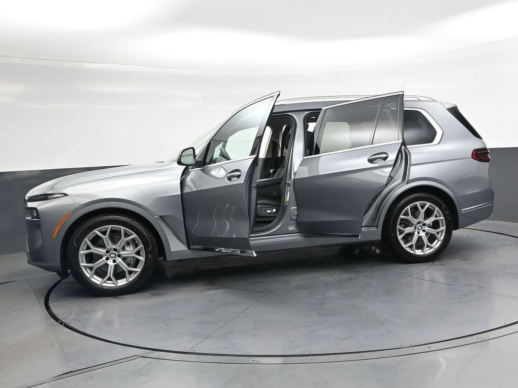 Used 2023 BMW X7 xDrive40i w/ Parking Assistance Package AWD/4WD image 41