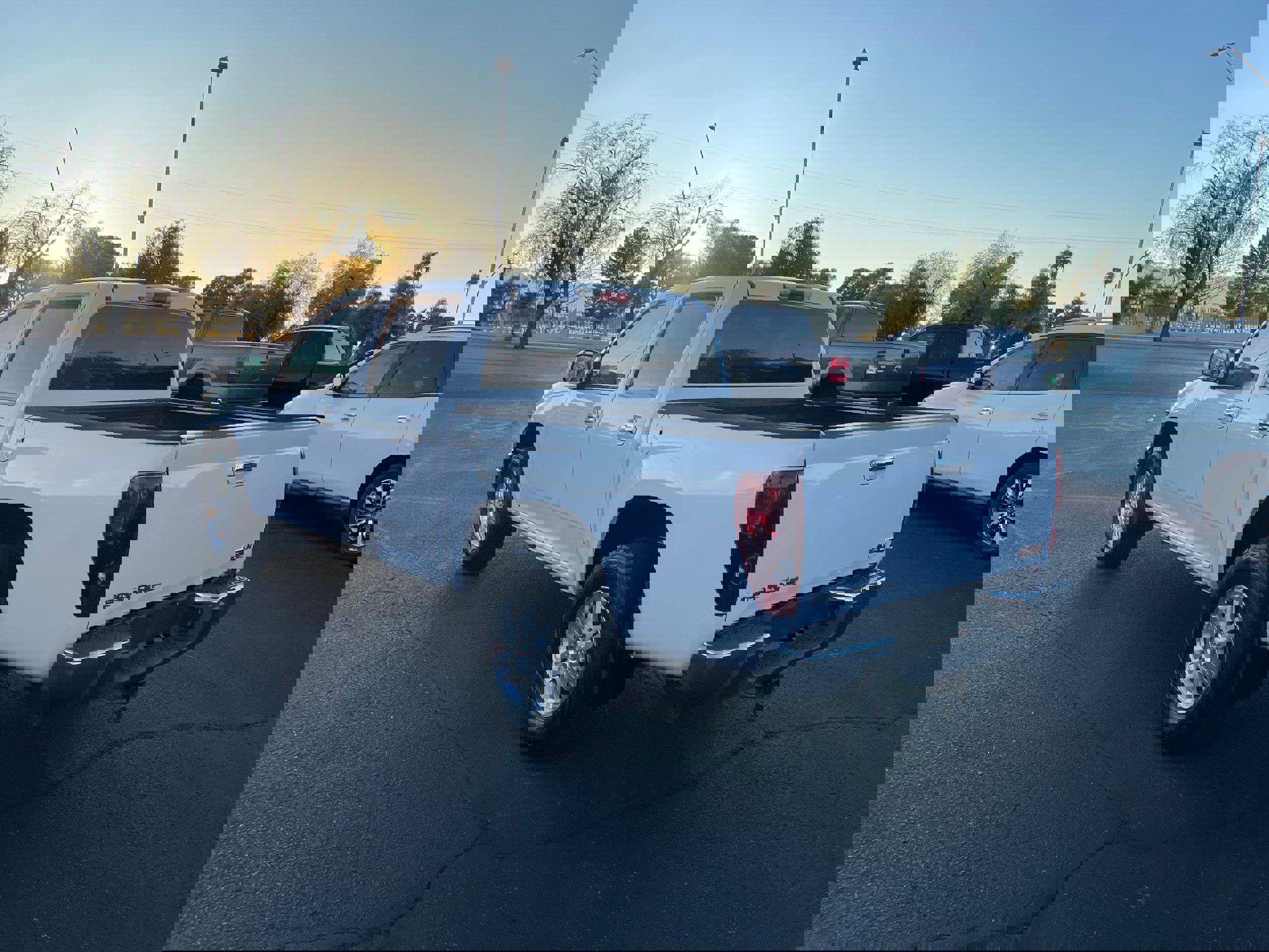 Used 2011 GMC Canyon SLE image 3