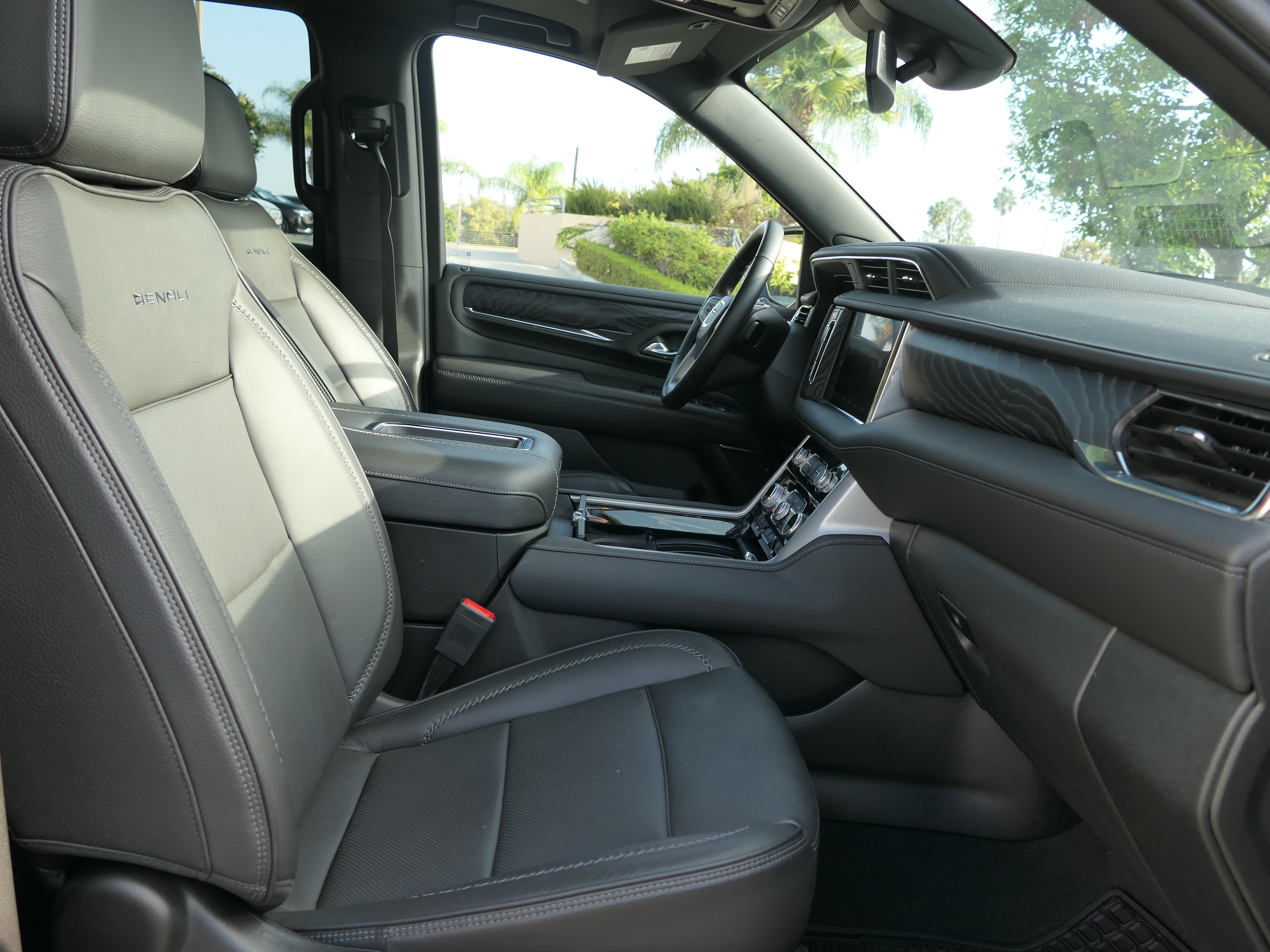 Used 2023 GMC Yukon Denali RWD image 29