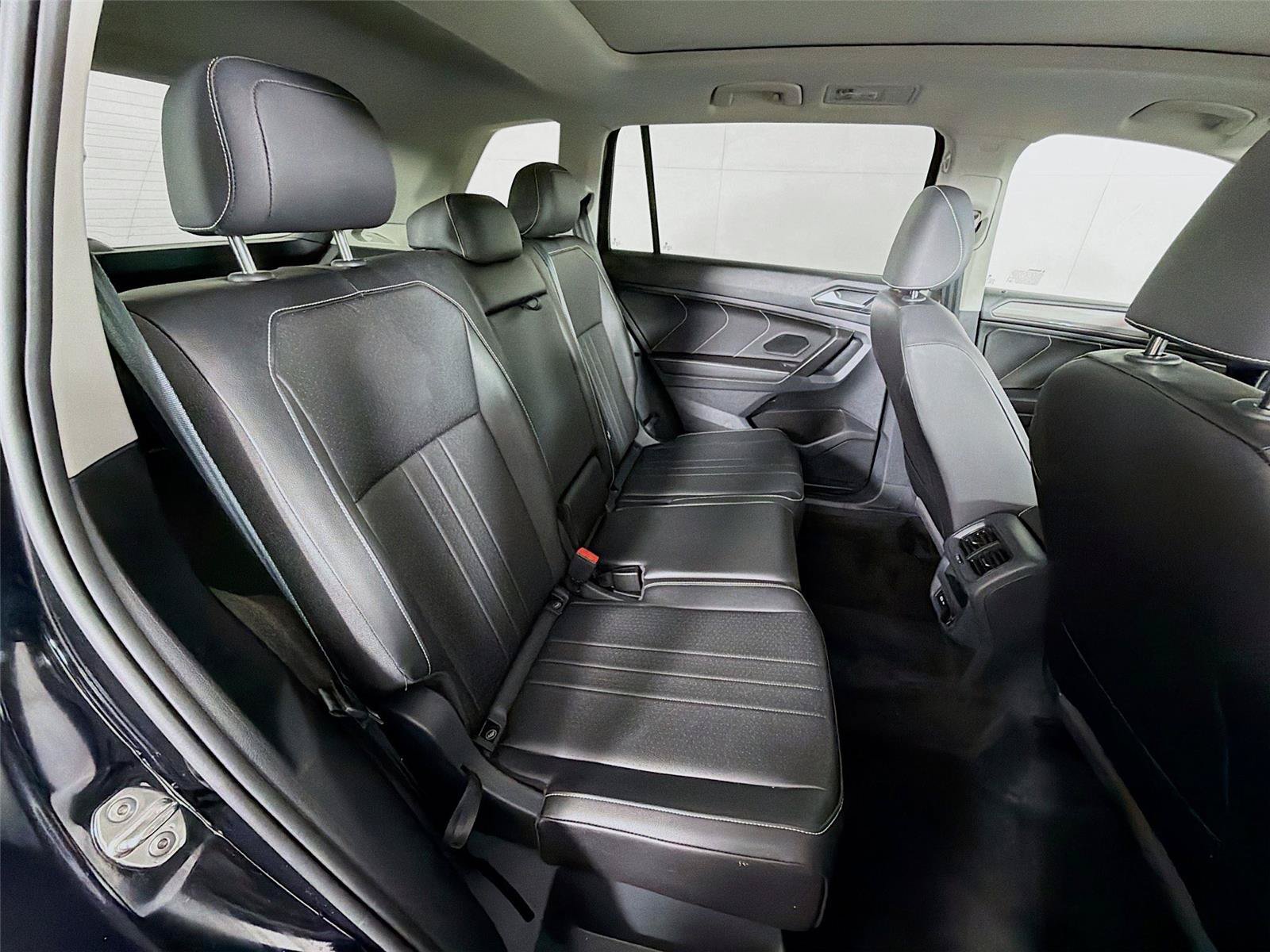 Used 2023 Volkswagen Tiguan SE w/ Panoramic Sunroof Package AWD/4WD image 29