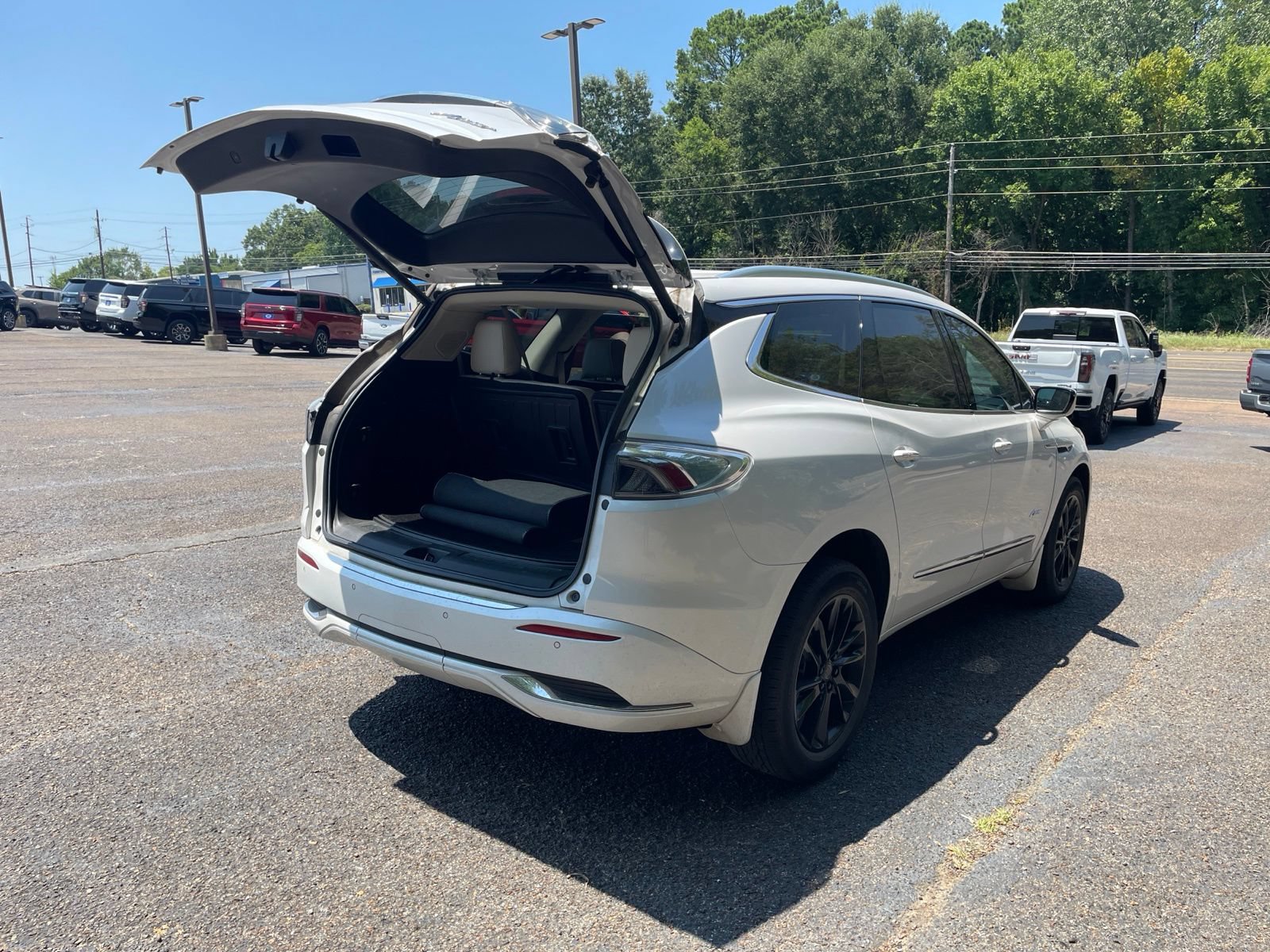 Used 2022 Buick Enclave Avenir w/ Avenir Technology Package FWD image 40
