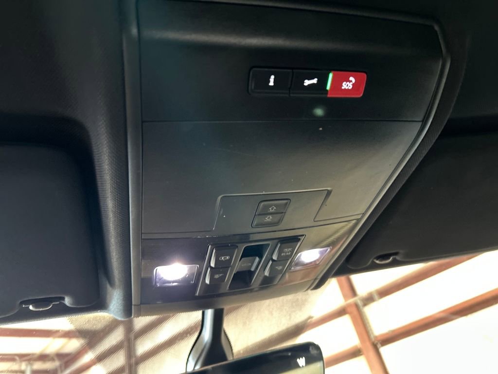 Used 2022 Volkswagen Atlas Cross Sport SE w/ Panoramic Sunroof Package image 22