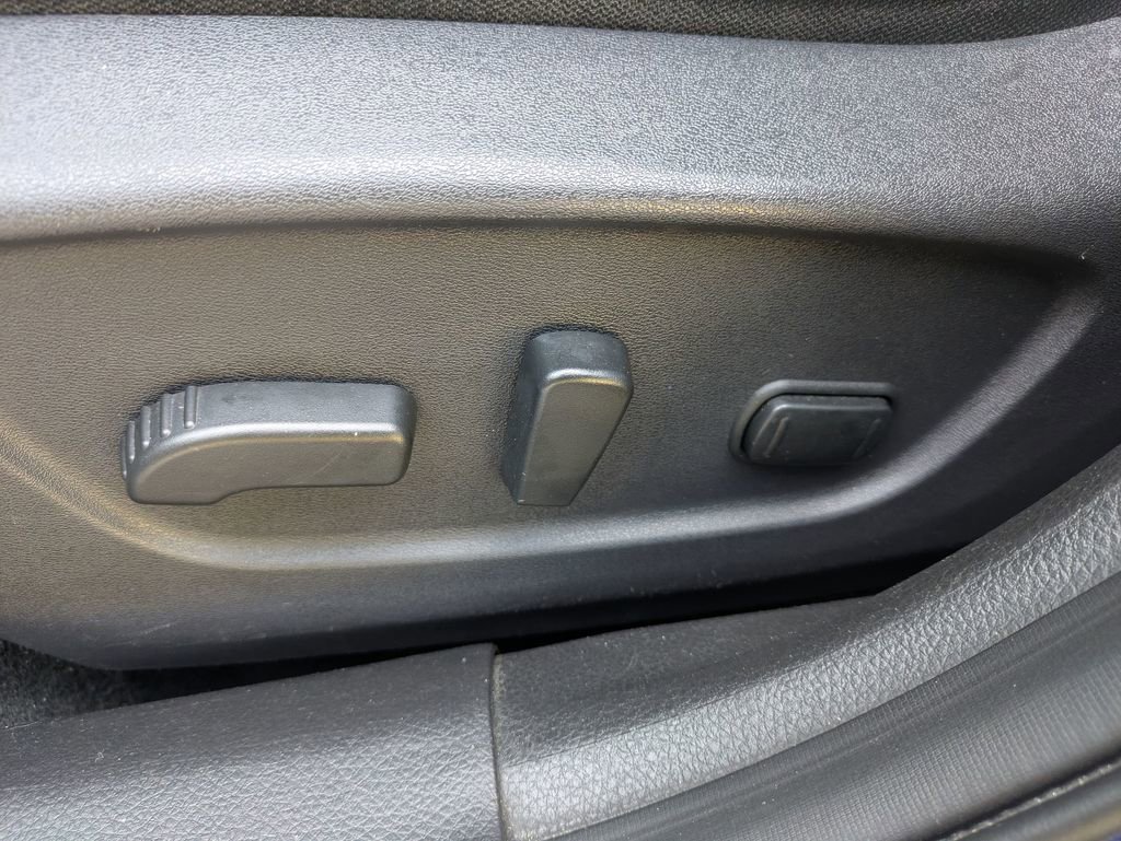 Used 2019 Nissan Rogue SV image 16