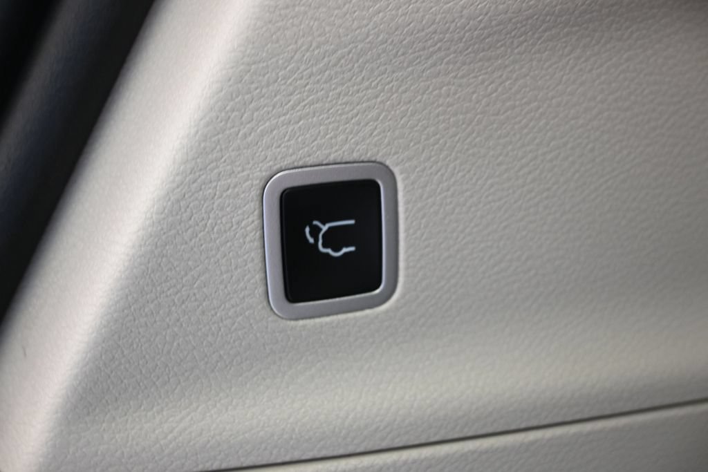 Used 2024 Chrysler Pacifica Touring-L FWD image 16