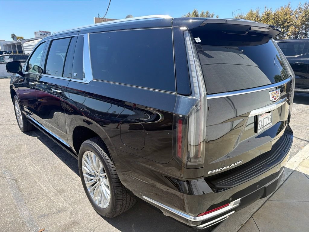 Used 2026 Cadillac Escalade ESV Luxury RWD image 4