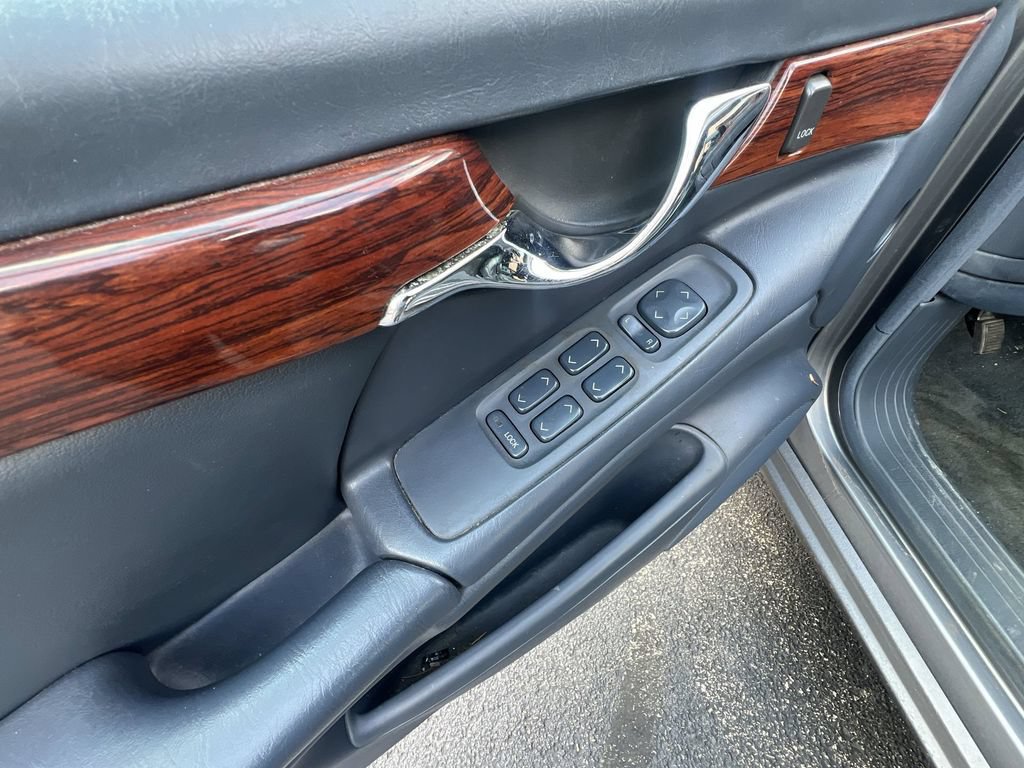 Used 2002 Cadillac De Ville Hearse FWD image 21