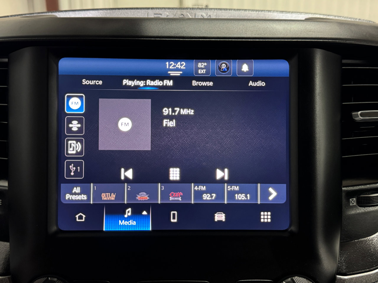 Used 2024 RAM 2500 Tradesman w/ Chrome Appearance Group image 32