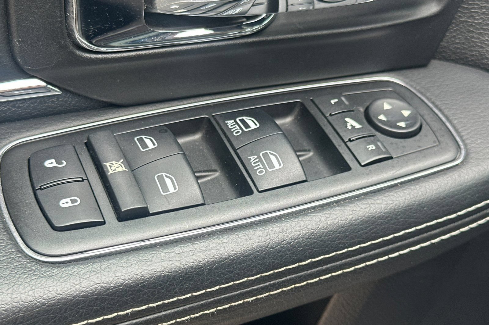 Used 2014 RAM 1500 Laramie w/ Convenience Group AWD/4WD image 13