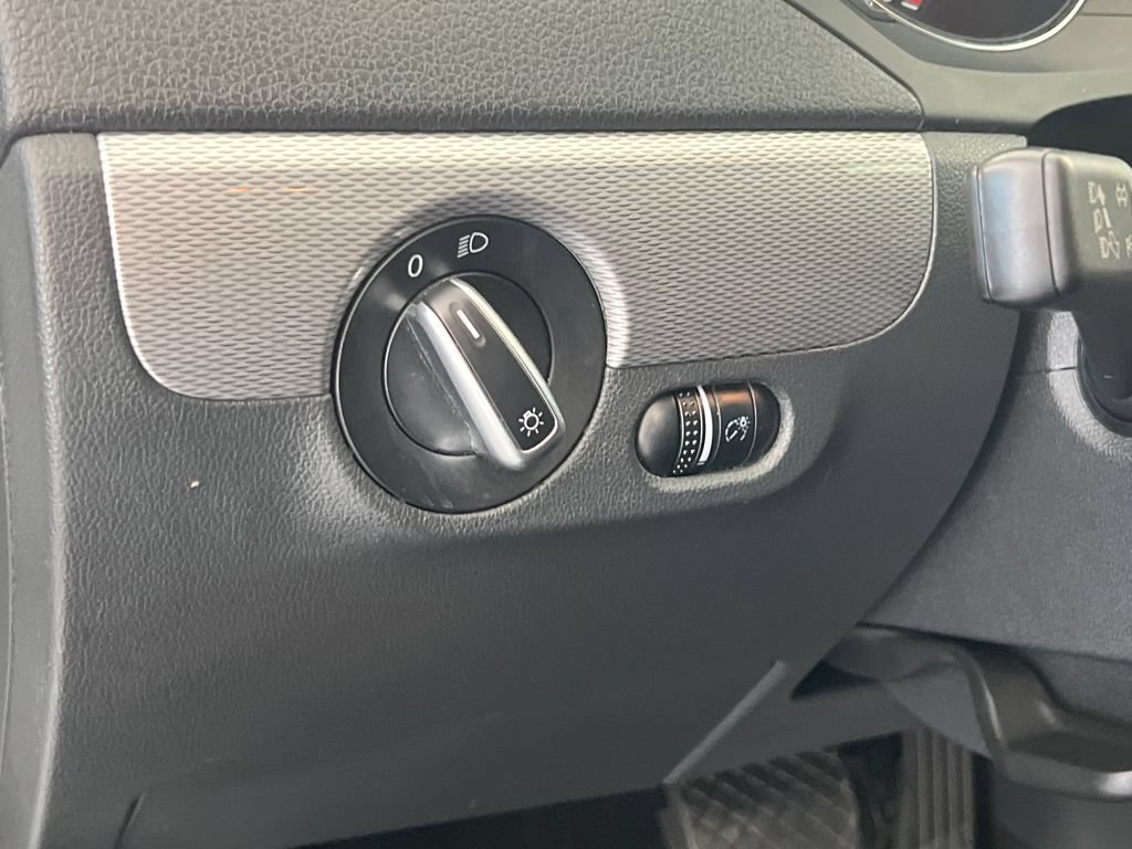 Used 2016 Volkswagen Jetta SE FWD image 33