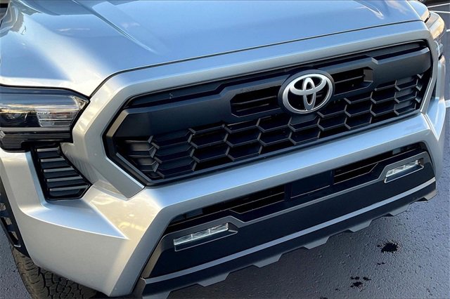 Used 2024 Toyota Tacoma TRD Off-Road image 30