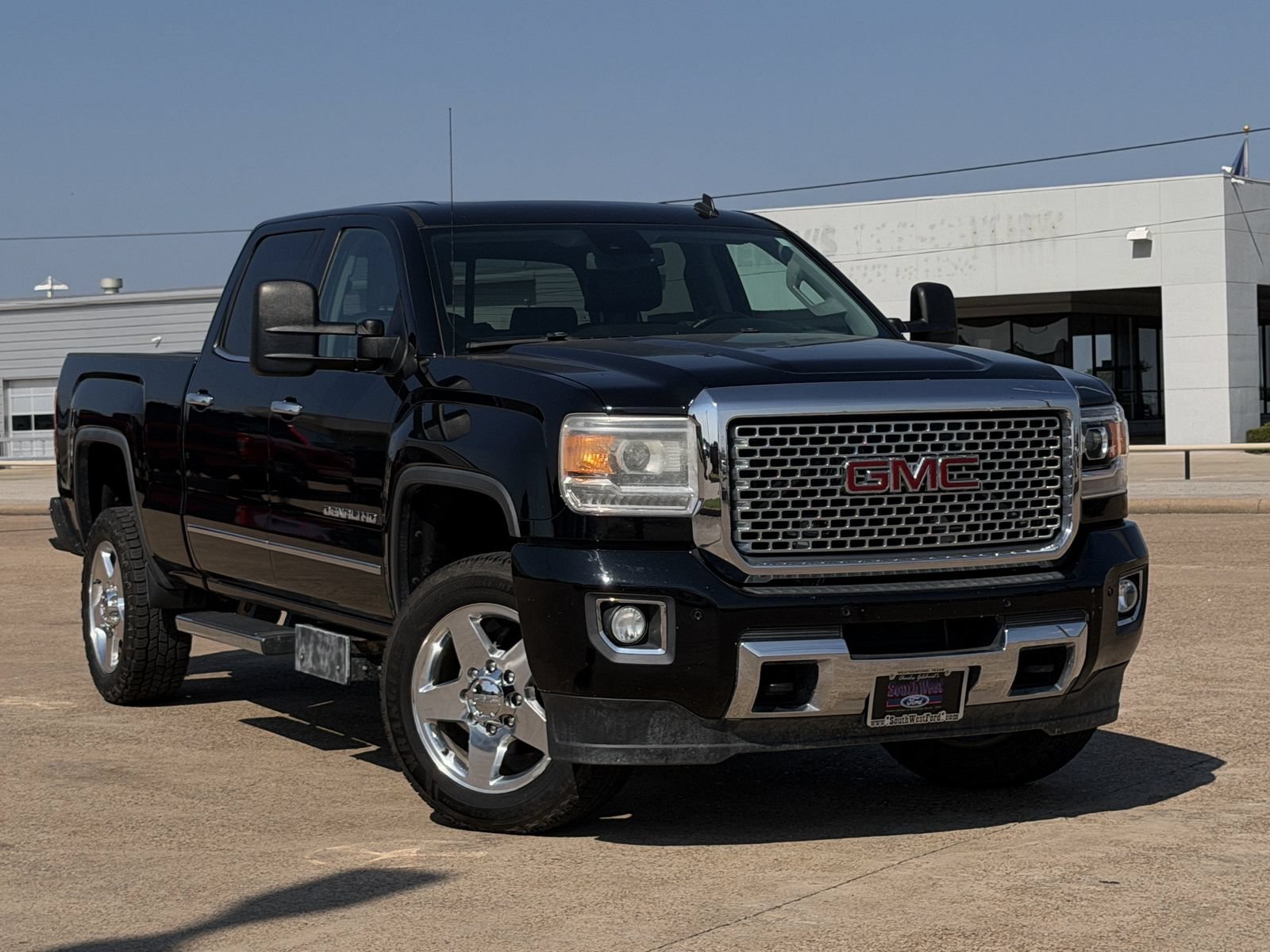 Used 2015 GMC Sierra 2500 Denali w/ Driver Alert Package AWD/4WD image 2