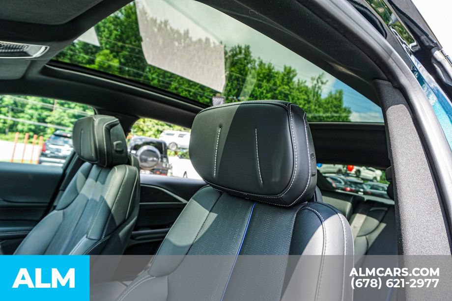 Used 2024 Cadillac Lyriq Luxury AWD/4WD image 18