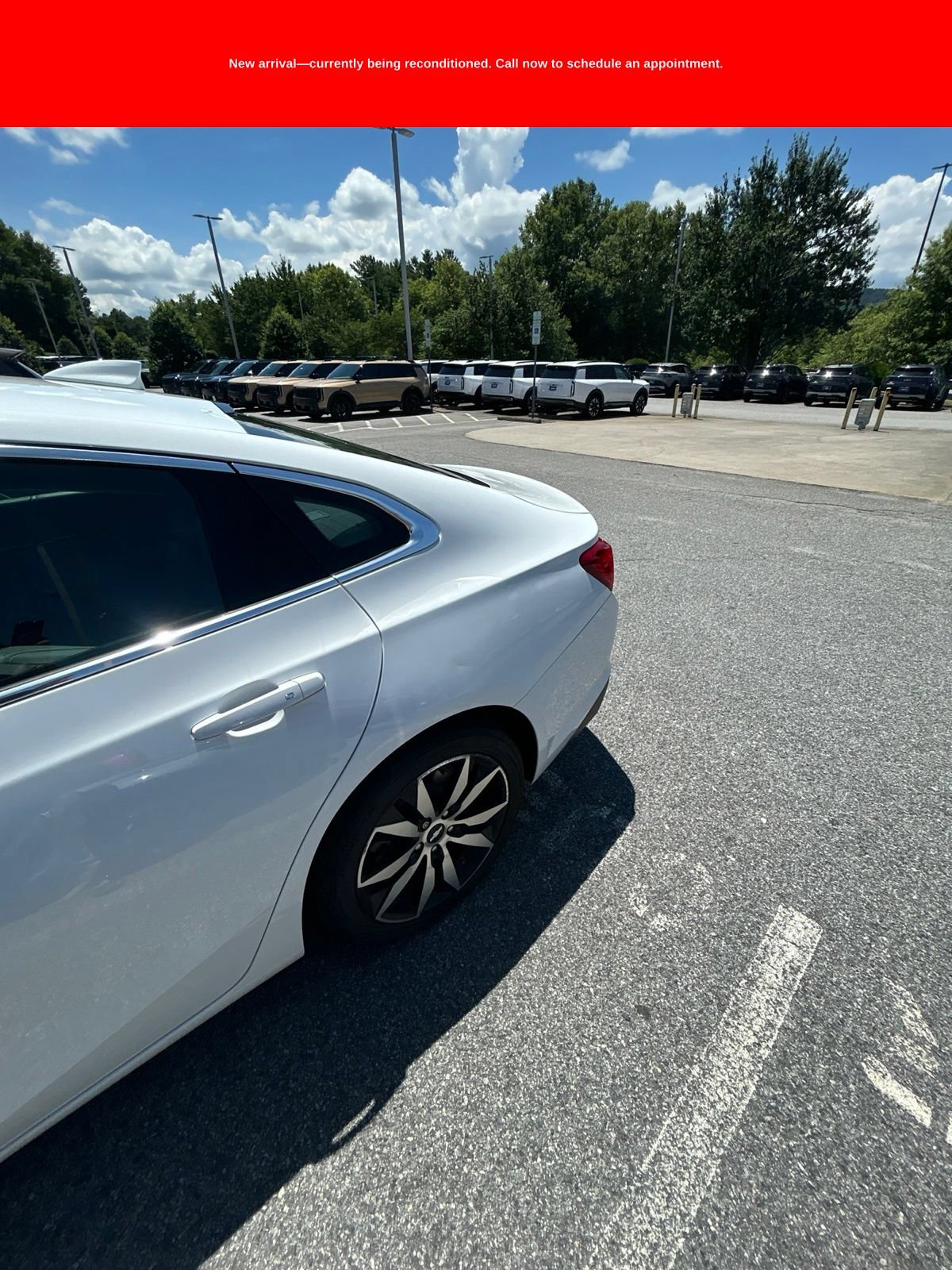 Used 2017 Chevrolet Malibu LT w/ Leather Package FWD image 6
