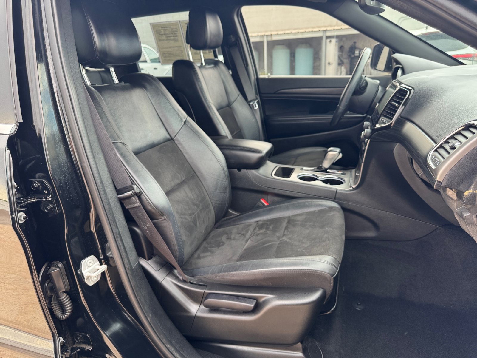 Used 2022 Jeep Grand Cherokee Laredo X AWD/4WD image 32