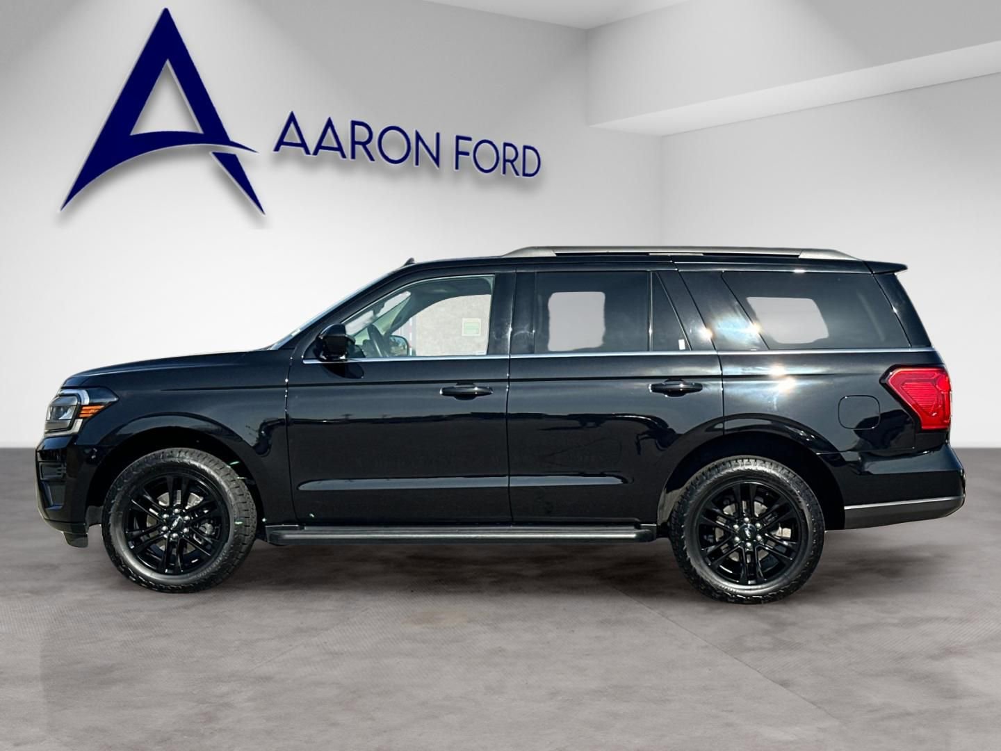 Used 2024 Ford Expedition XLT image 3