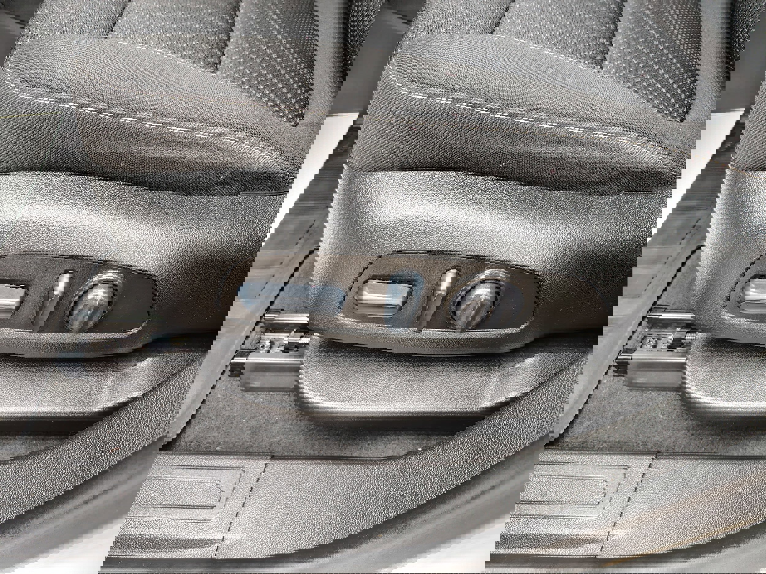 Used 2023 GMC Acadia SLE w/ Driver Convenience Package image 19