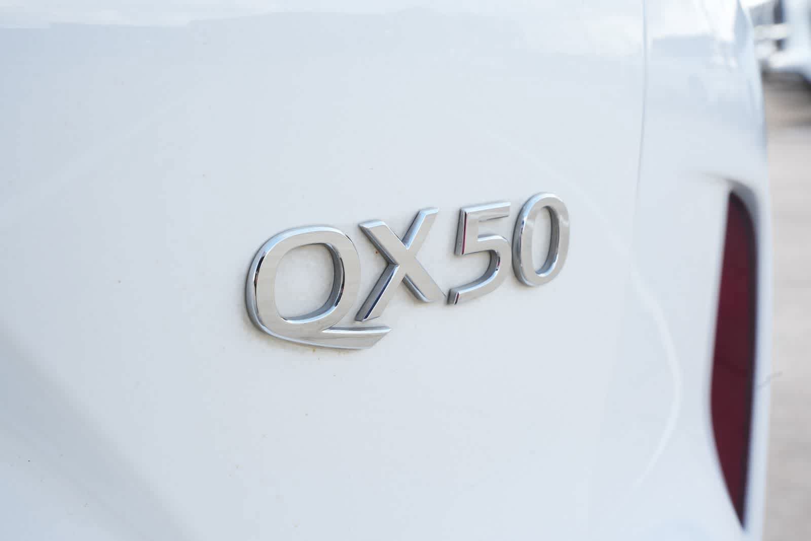 Used 2020 INFINITI QX50 Luxe w/ Navigation Package AWD/4WD image 18