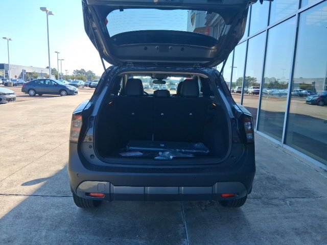 New 2027 Nissan Kicks SR w/ Cold Weather Package FWD image 7