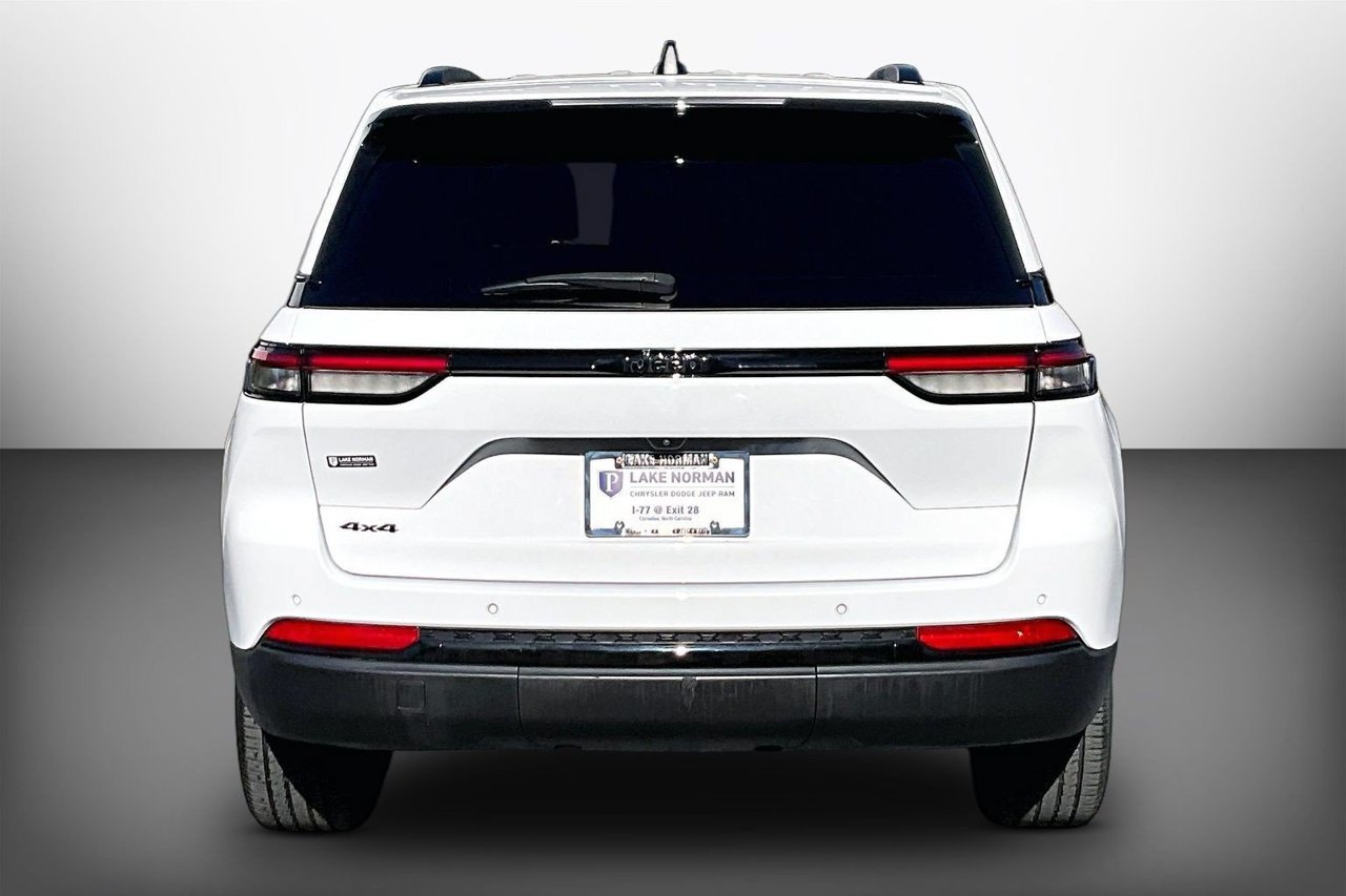 Certified 2023 Jeep Grand Cherokee Altitude AWD/4WD image 7