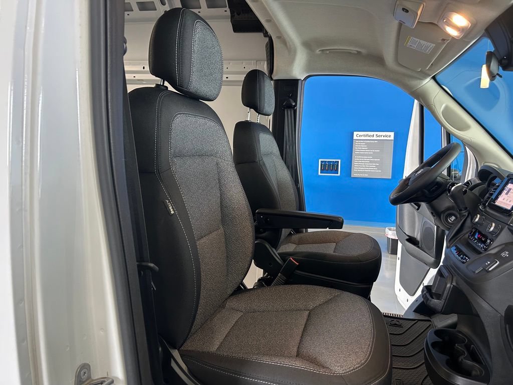 New 2025 RAM ProMaster 2500 w/ Convenience Group FWD image 17